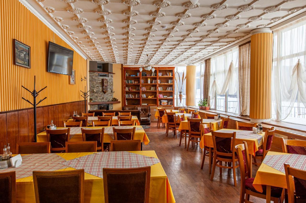 Семеен Хотел “Географски Център” Uzana Exterior foto