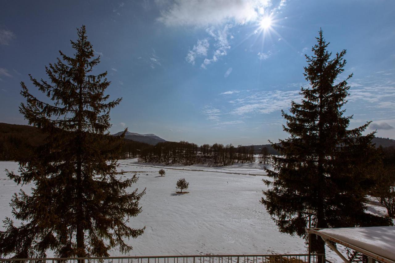 Семеен Хотел “Географски Център” Uzana Exterior foto